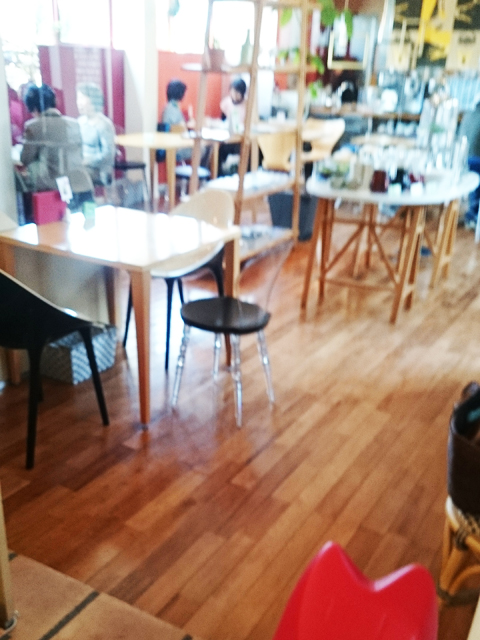 カフェドラカーサのカフェスペース