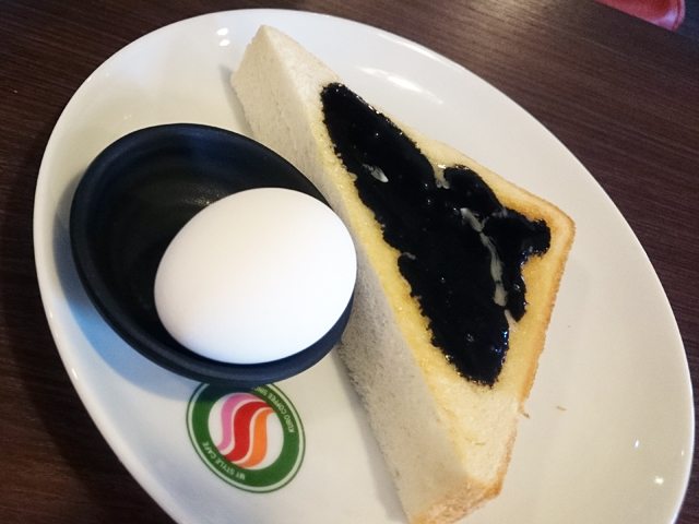 黒ごまトーストと卵